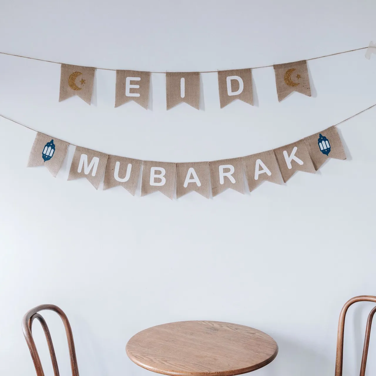 طقم زينة العيد: لافتة EID MUBARAK وإضاءة نجوم