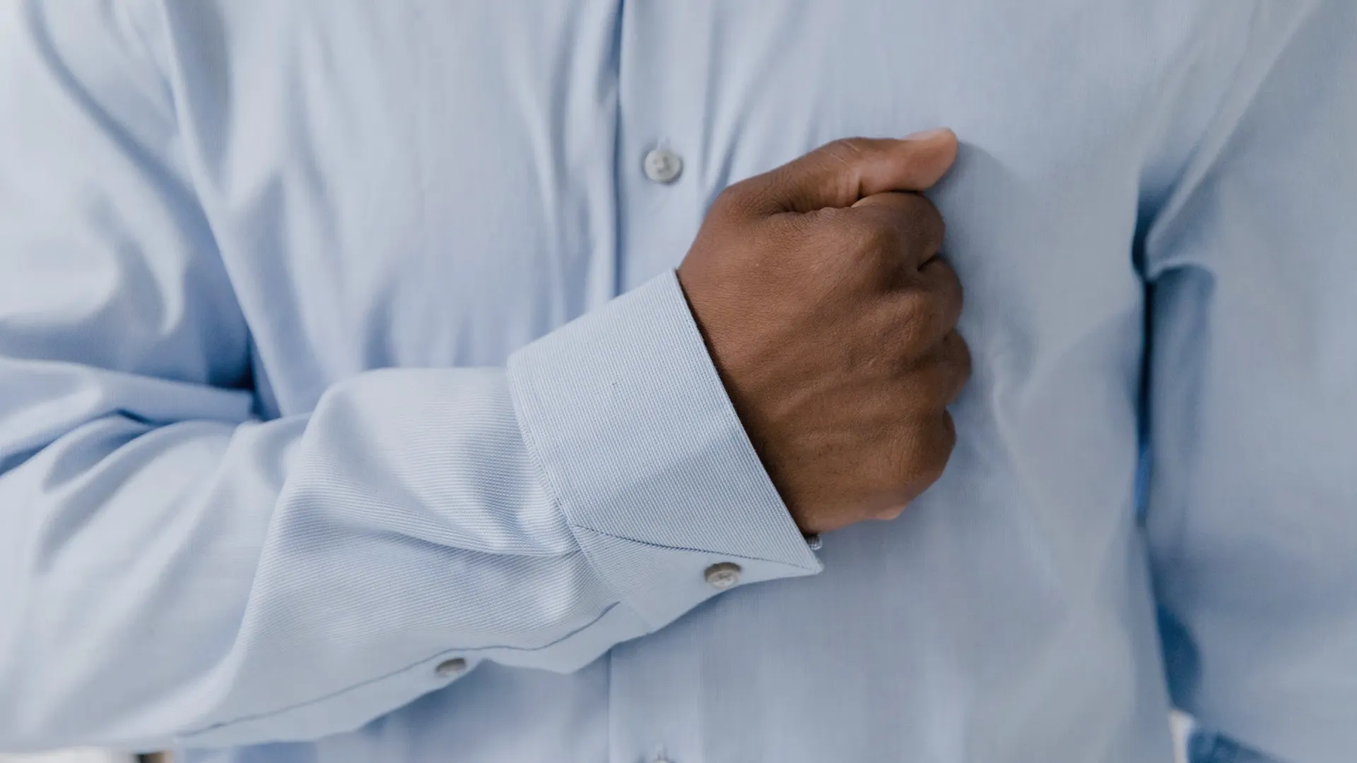 ياقة تبقى واقفة حتى آخر الاجتماع