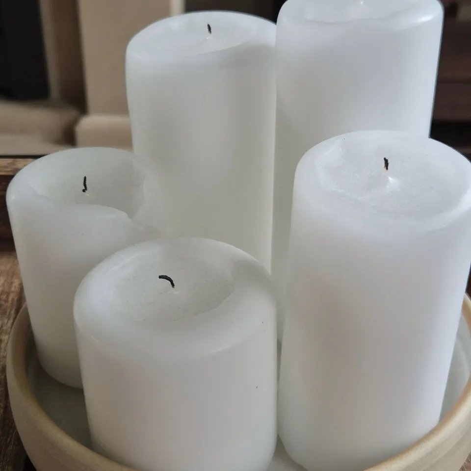 شمعة عمود بيضاء بلا عطر