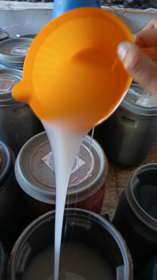 معطر ملابس كونفورد ابيض 