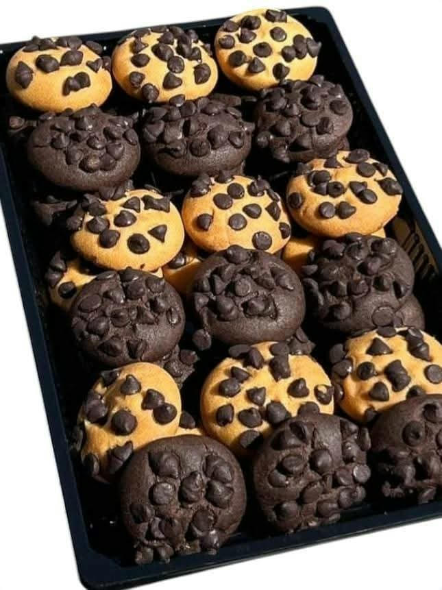 بوكس ميكس كوكيز ( شوكليت شيبس ڤانيليا & دبل شوكليت )