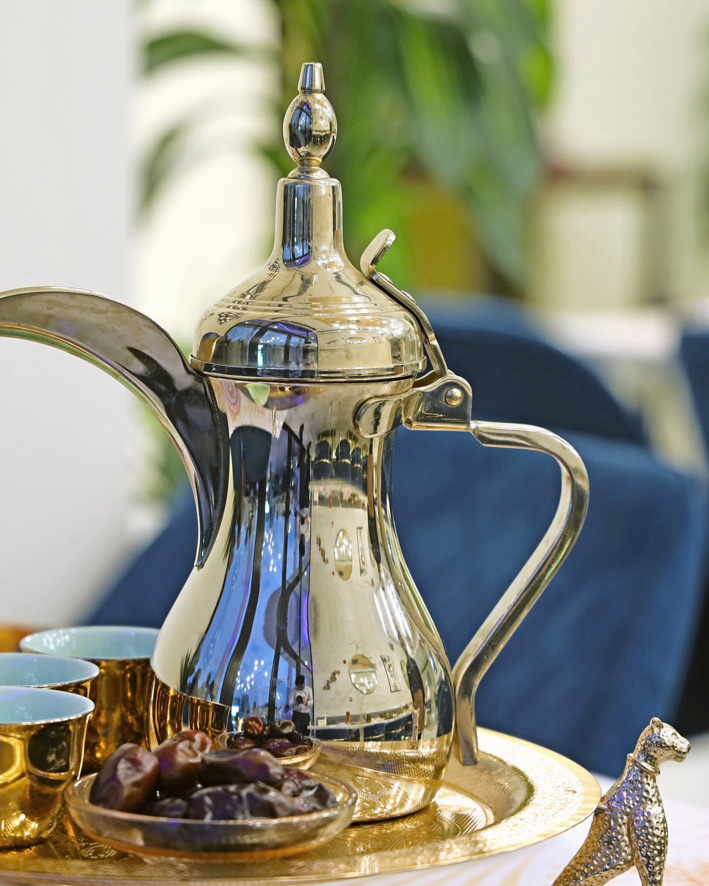 القهوة العربية الشقراء: التحميص الفاتح والهيل والدلة