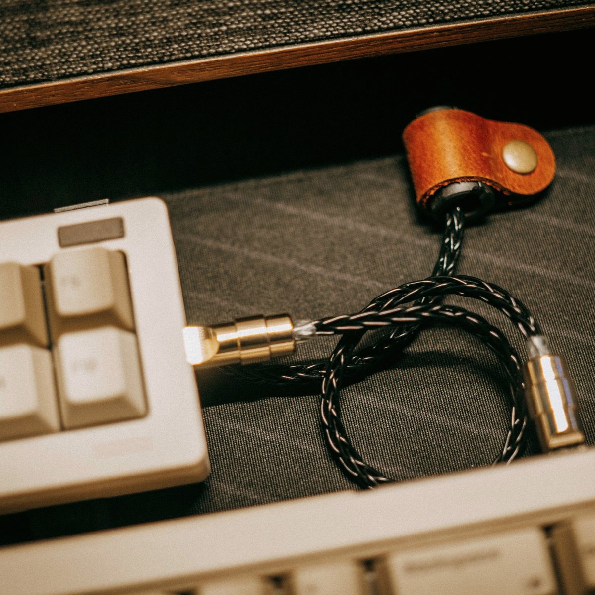 كابل لوحة مفاتيح ملفوف بموصل طيران — USB-C