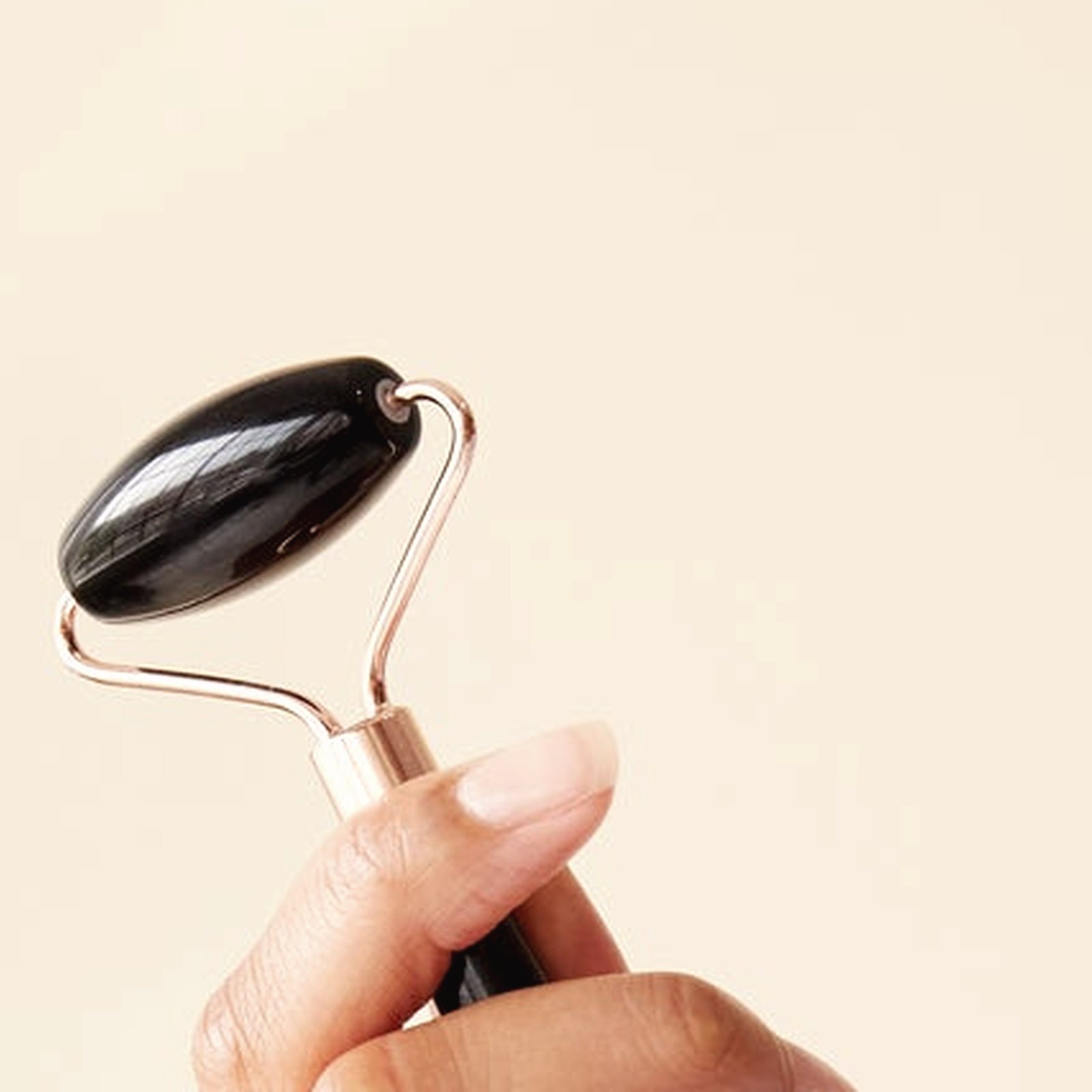 رولر الأوبسيديان للوجه